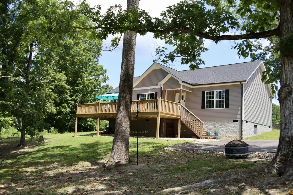 746 Nels Adams Road Dickson TN 37055