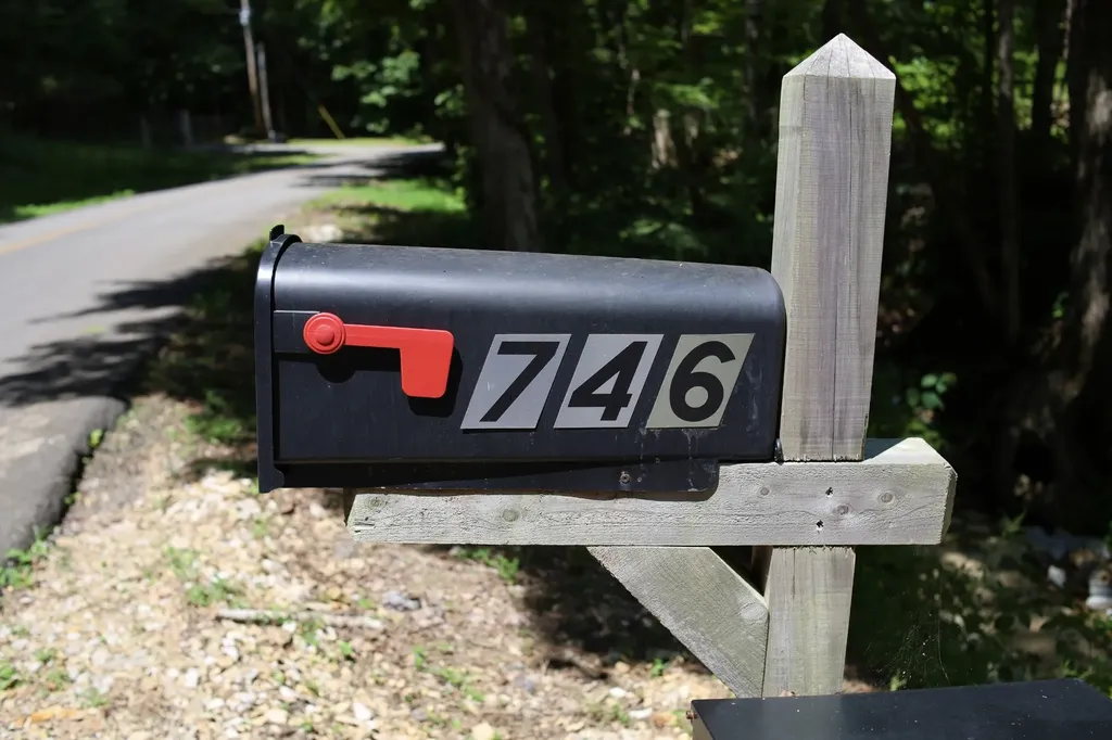 746 Nels Adams Road Dickson TN 37055