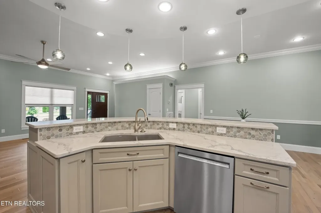 12 Edgemere Court Crossville TN 38558