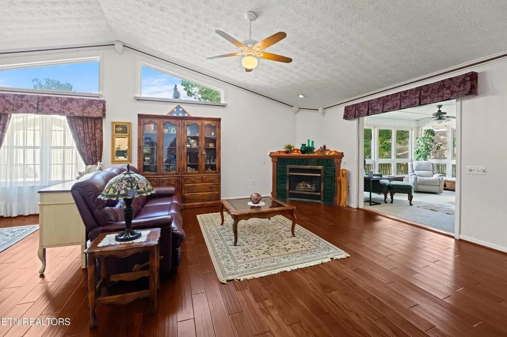 229 Hawthorn Loop Crossville TN 38555