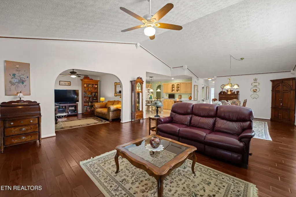 229 Hawthorn Loop Crossville TN 38555