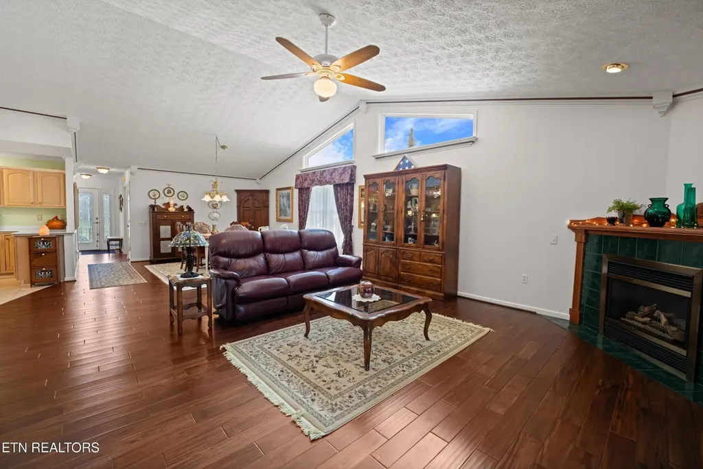 229 Hawthorn Loop Crossville TN 38555