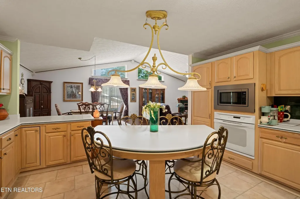 229 Hawthorn Loop Crossville TN 38555