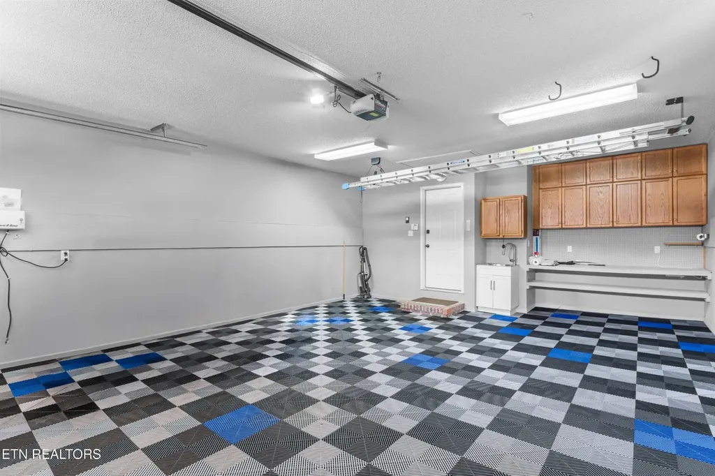 407 Tecumseh Point Loudon TN 37774