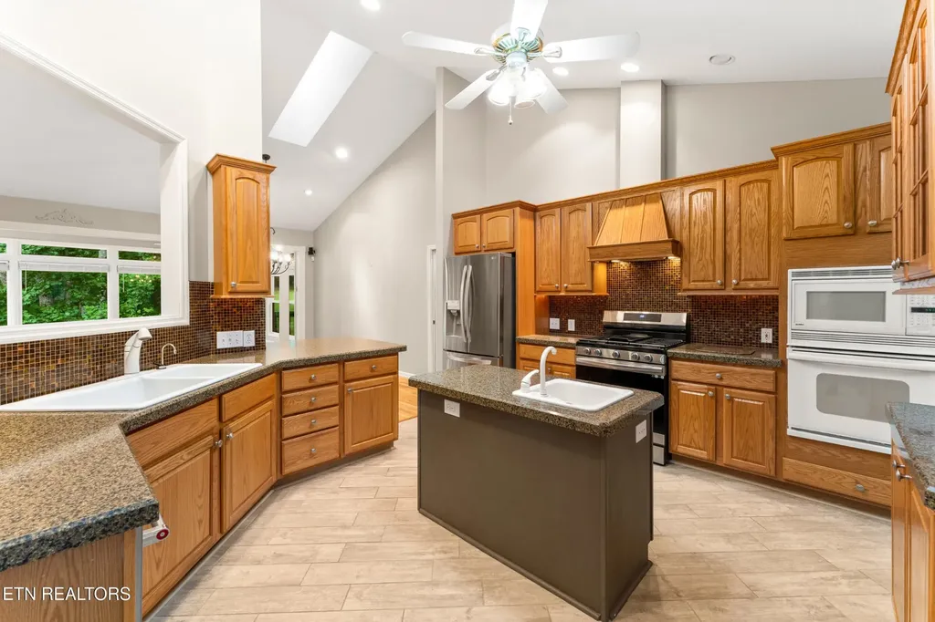 123 Inata Circle Loudon TN 37774