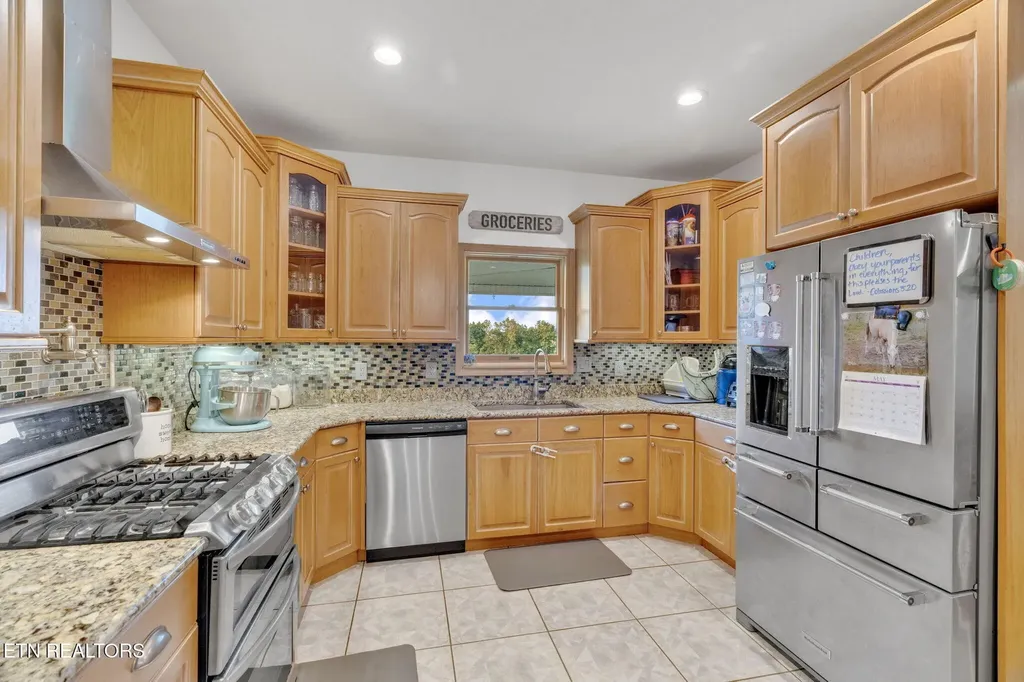 596 Clifty Creek Road Oakdale TN 37829