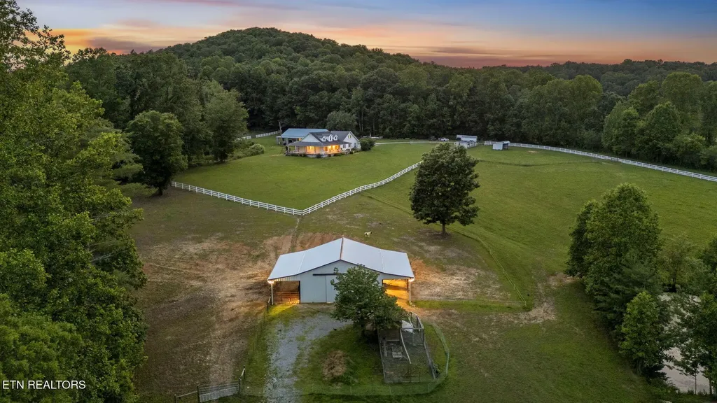 596 Clifty Creek Road Oakdale TN 37829