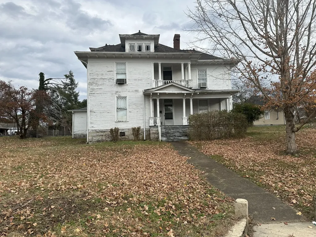 704 Main St, N Carthage TN 37030