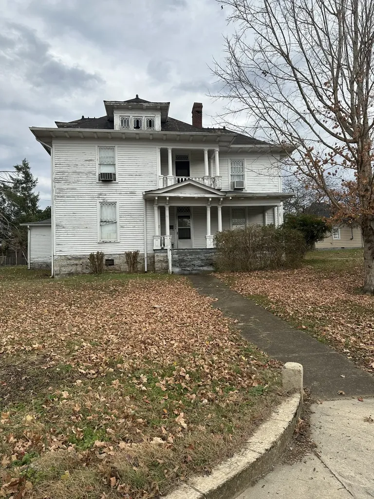 704 Main St, N Carthage TN 37030