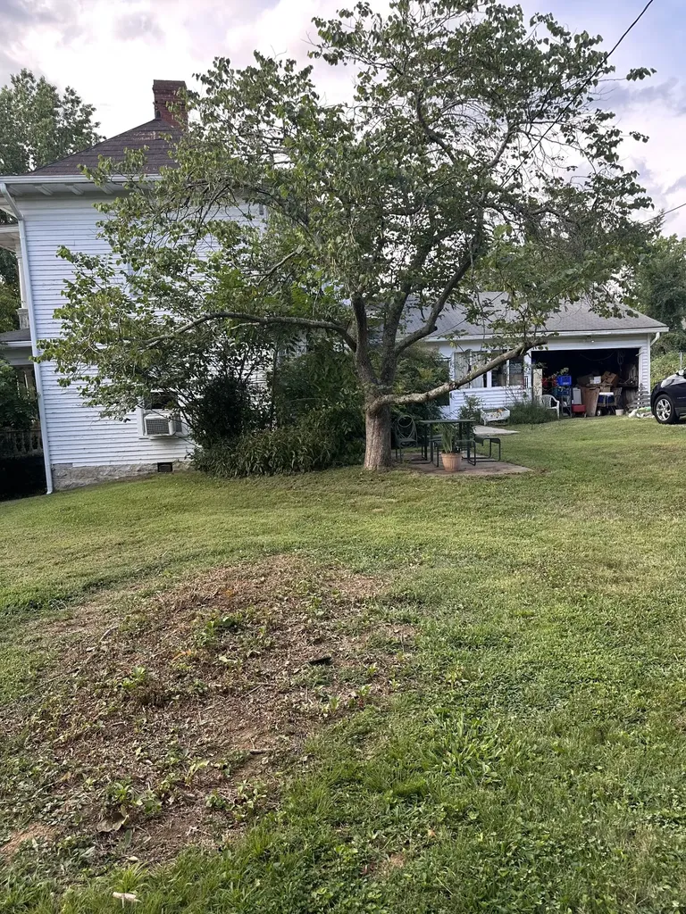 704 Main St, N Carthage TN 37030