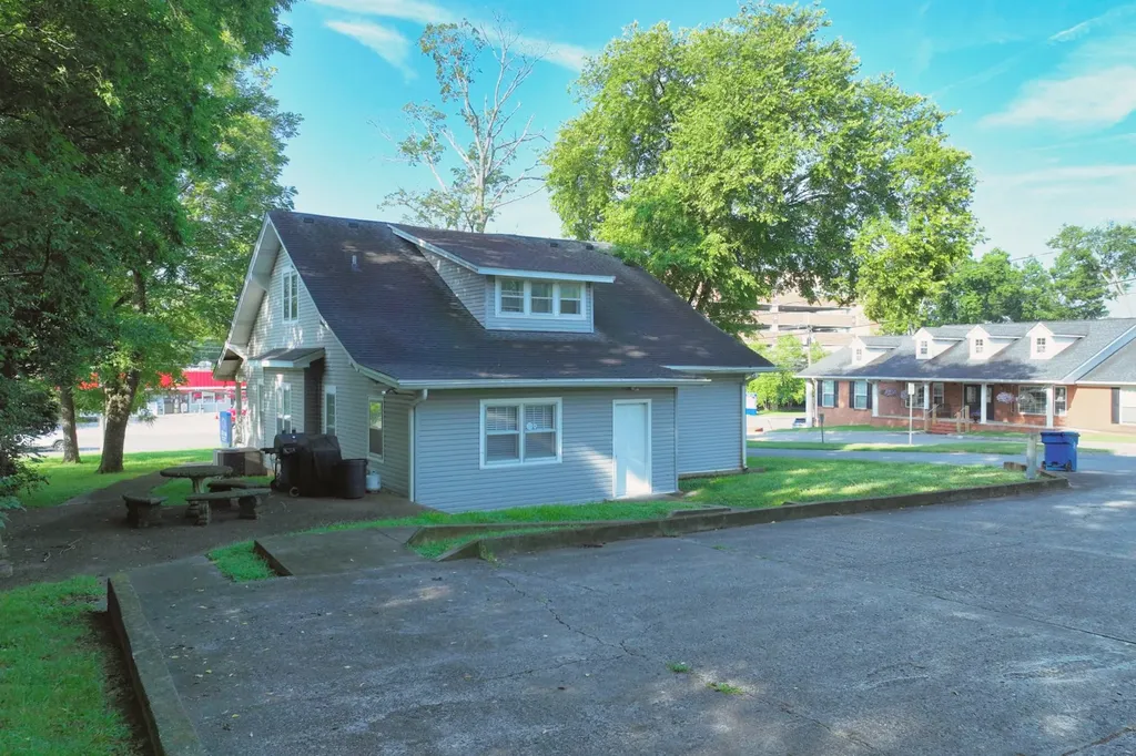 612 Hartsville Pike Gallatin TN 37066