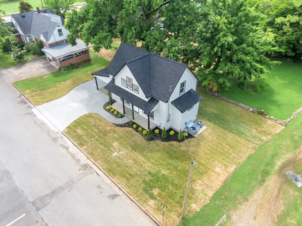 220 Walnut Street Shelbyville TN 37160