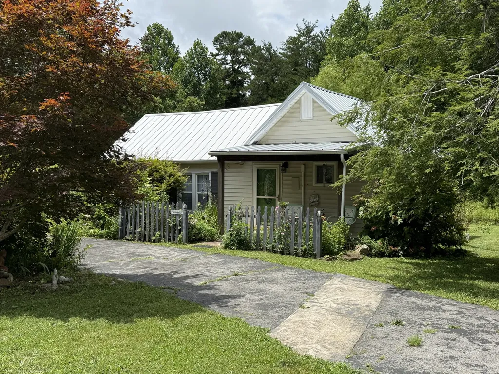 17404 Sr 56 Beersheba Springs TN 37305