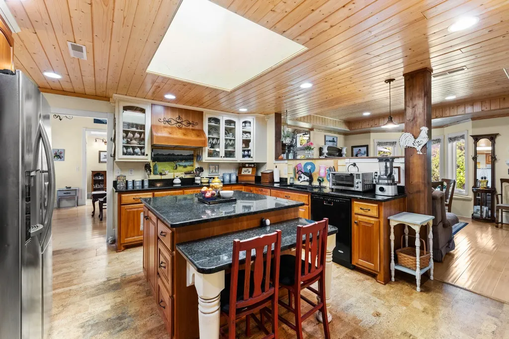 1556 Chestnut Grove Road Morrison TN 37357