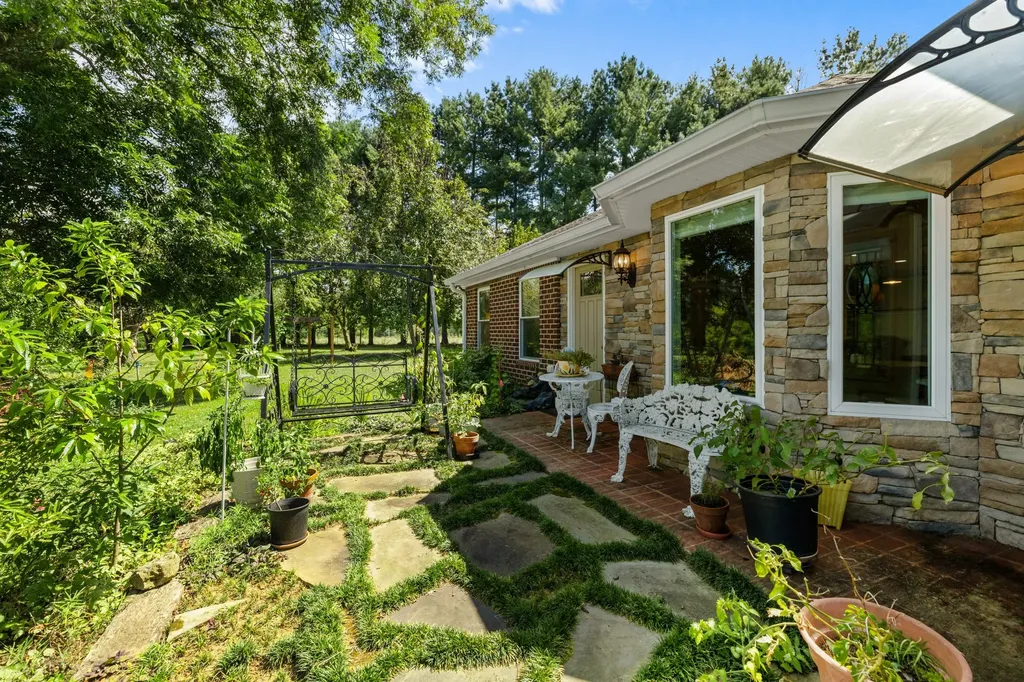 1556 Chestnut Grove Road Morrison TN 37357