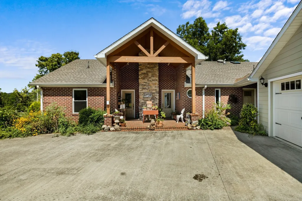 1556 Chestnut Grove Road Morrison TN 37357
