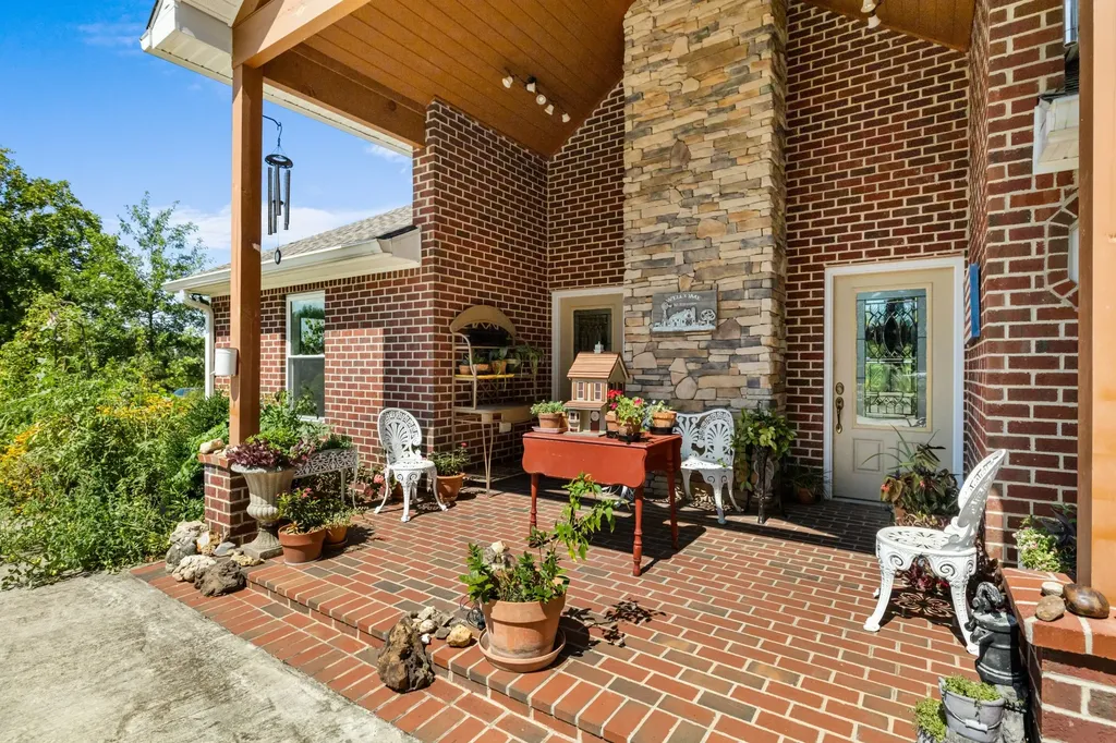 1556 Chestnut Grove Road Morrison TN 37357