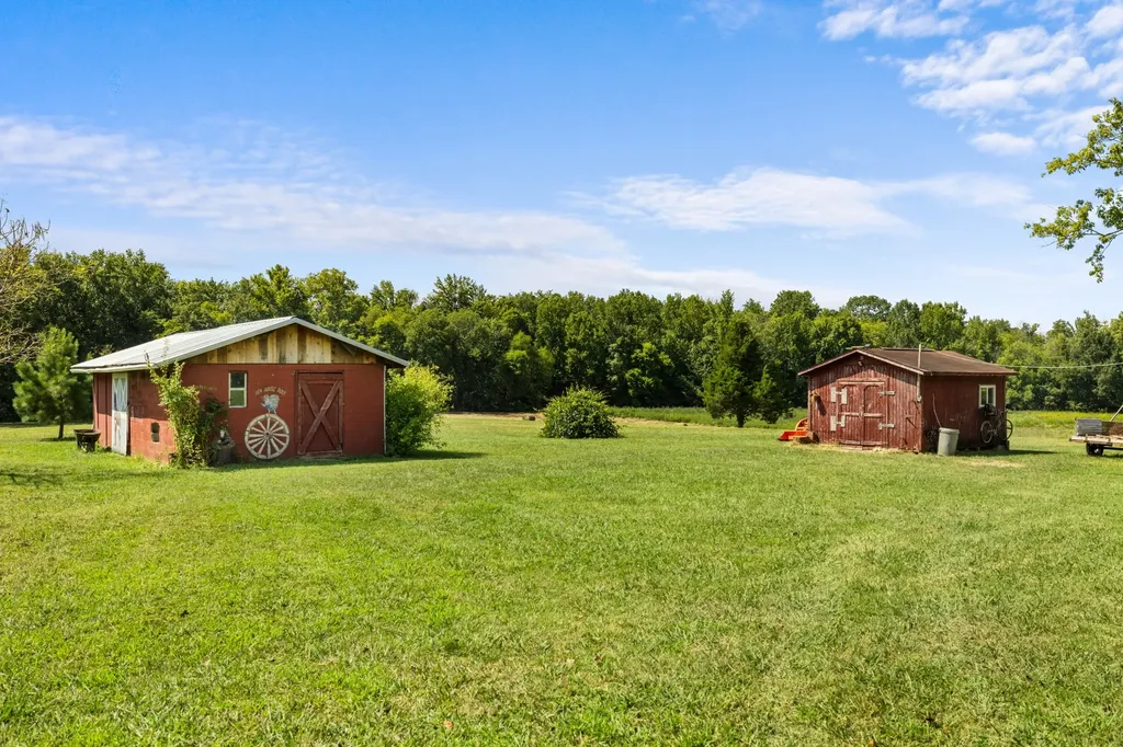 1556 Chestnut Grove Road Morrison TN 37357