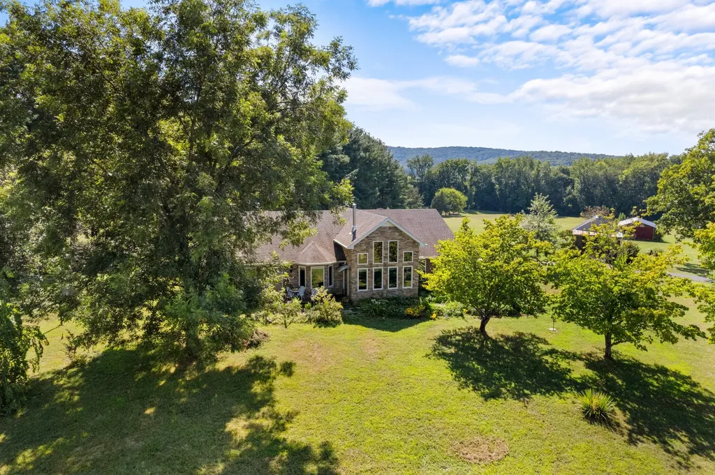 1556 Chestnut Grove Road Morrison TN 37357