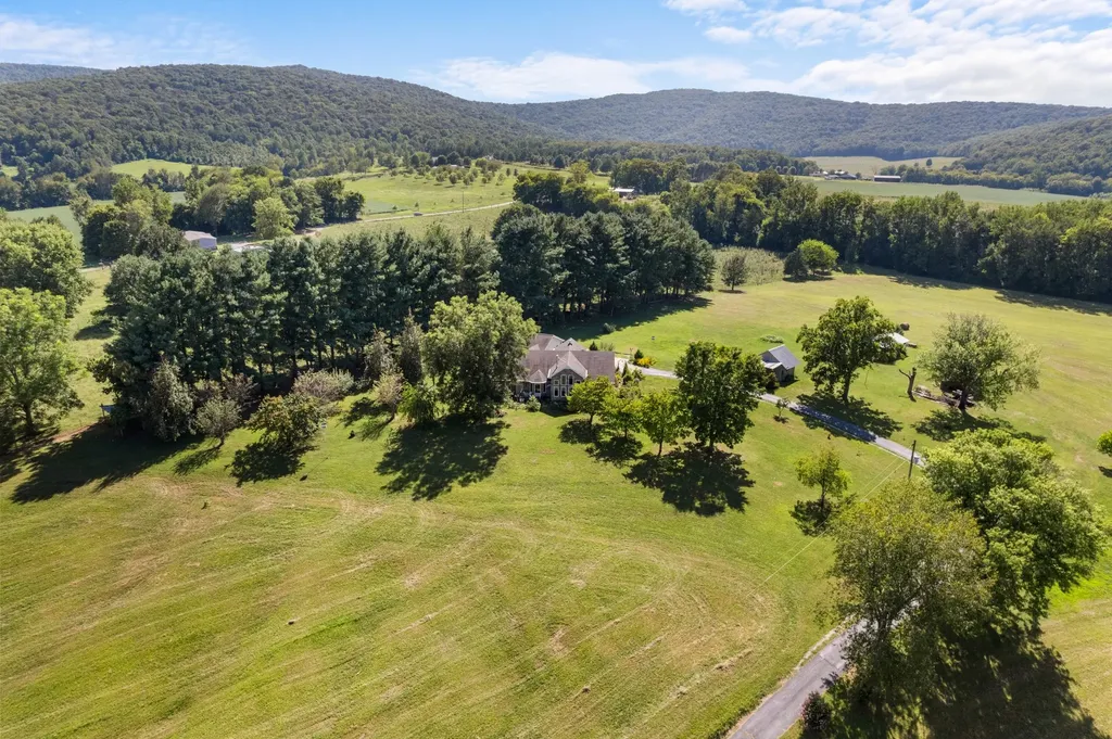1556 Chestnut Grove Road Morrison TN 37357