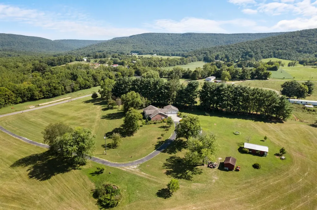1556 Chestnut Grove Road Morrison TN 37357