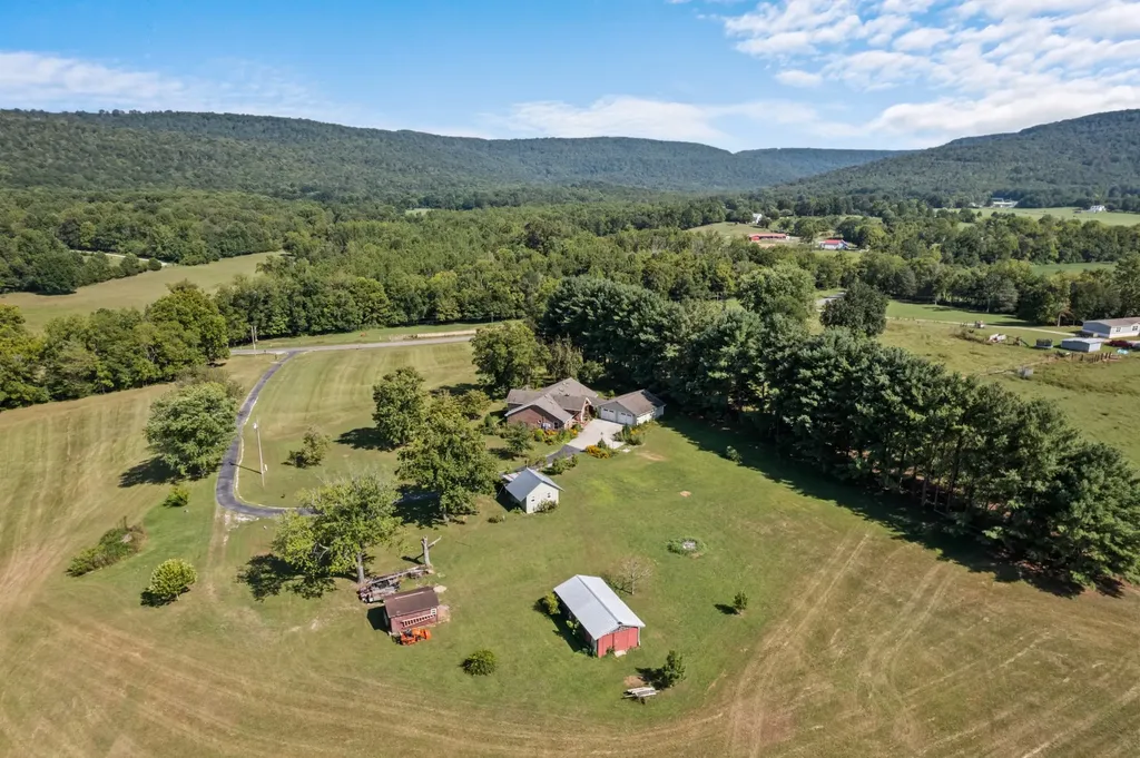 1556 Chestnut Grove Road Morrison TN 37357