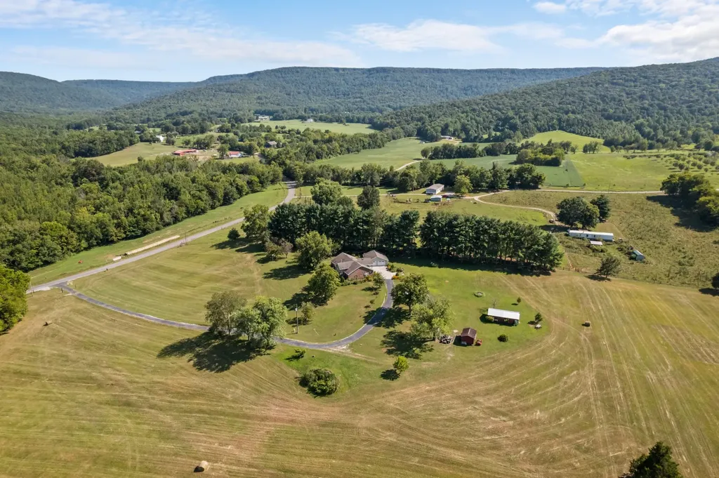 1556 Chestnut Grove Road Morrison TN 37357