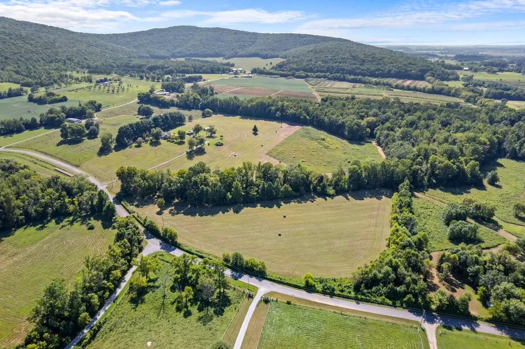 1556 Chestnut Grove Road Morrison TN 37357