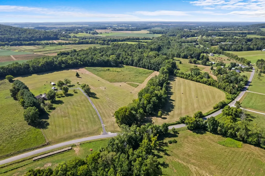 1556 Chestnut Grove Road Morrison TN 37357