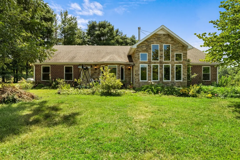 1556 Chestnut Grove Road Morrison TN 37357