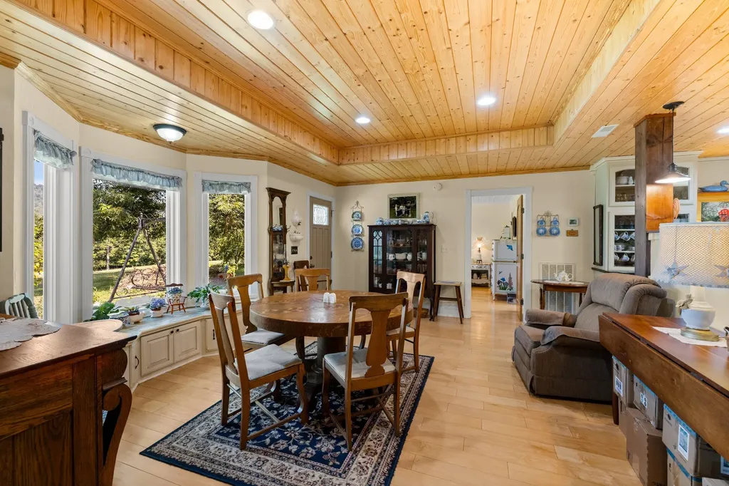 1556 Chestnut Grove Road Morrison TN 37357
