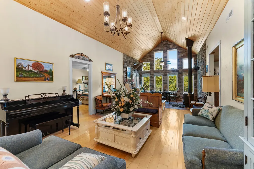 1556 Chestnut Grove Road Morrison TN 37357