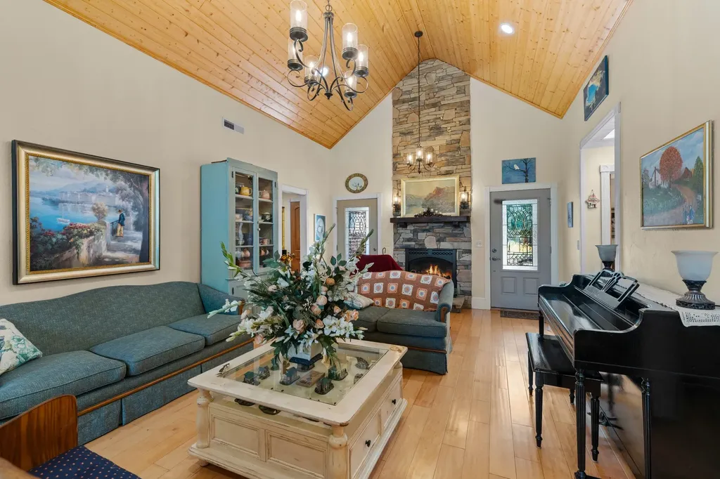 1556 Chestnut Grove Road Morrison TN 37357