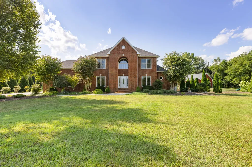 1825 N Lovvorn Road Christiana TN 37037