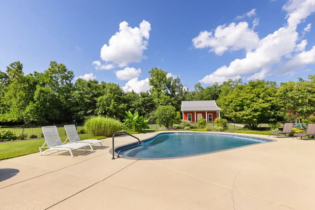1825 N Lovvorn Road Christiana TN 37037