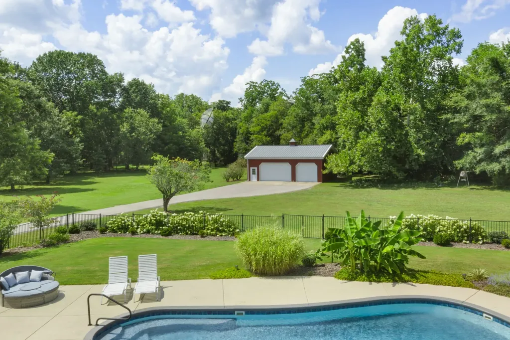 1825 N Lovvorn Road Christiana TN 37037