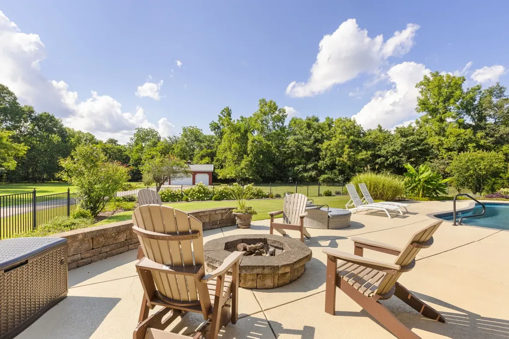 1825 N Lovvorn Road Christiana TN 37037