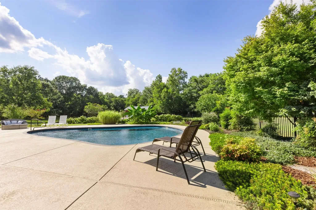 1825 N Lovvorn Road Christiana TN 37037