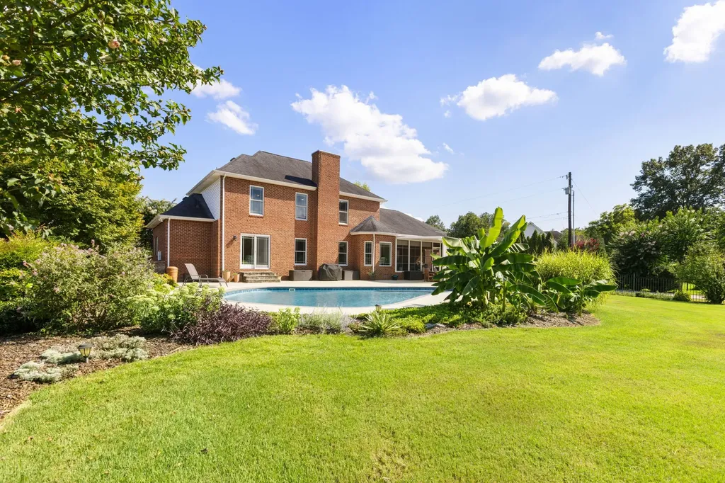 1825 N Lovvorn Road Christiana TN 37037