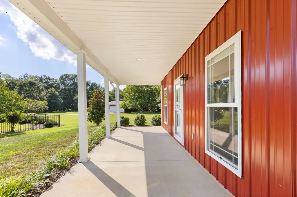 1825 N Lovvorn Road Christiana TN 37037