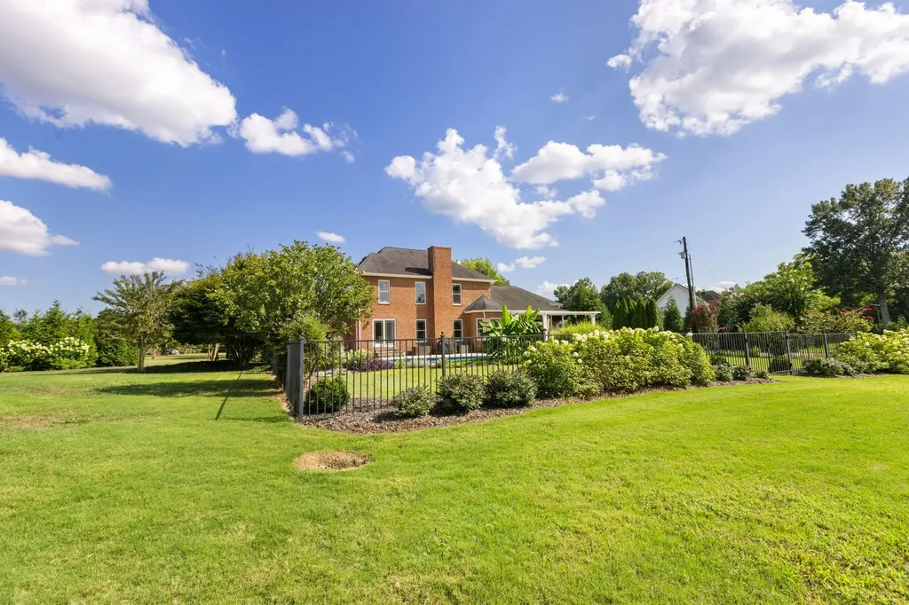 1825 N Lovvorn Road Christiana TN 37037