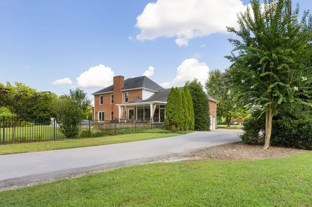 1825 N Lovvorn Road Christiana TN 37037