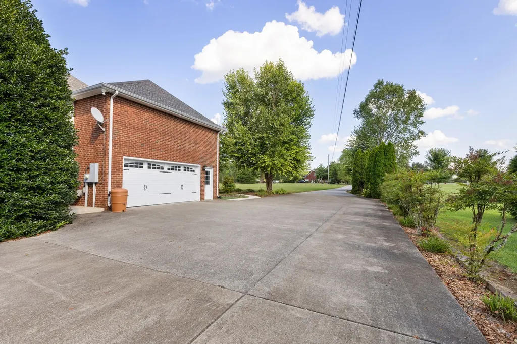 1825 N Lovvorn Road Christiana TN 37037