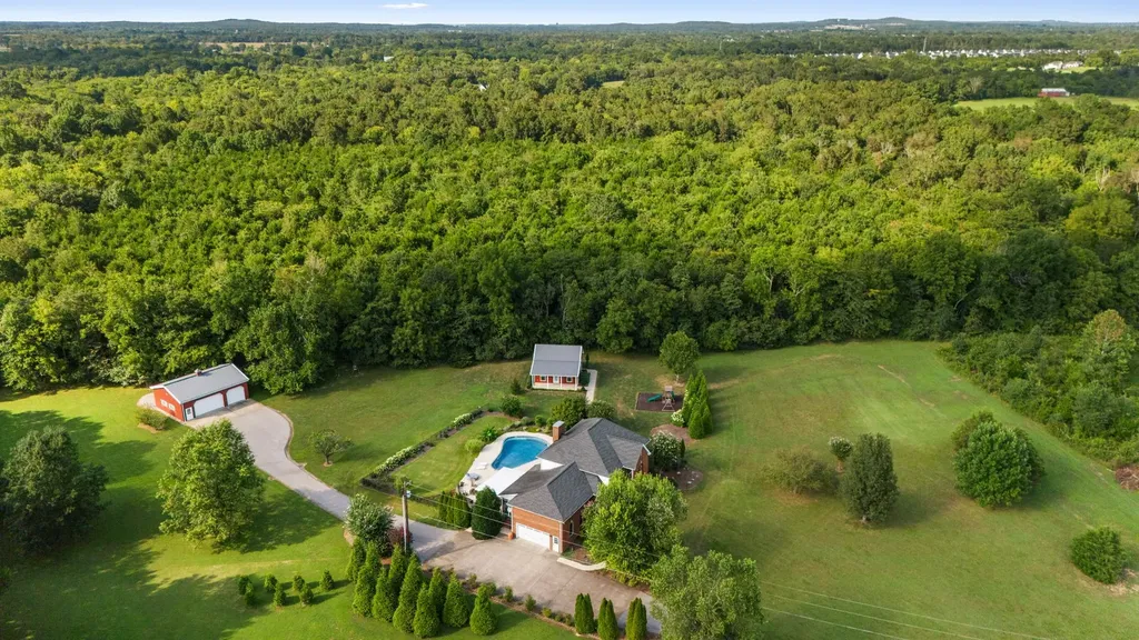 1825 N Lovvorn Road Christiana TN 37037