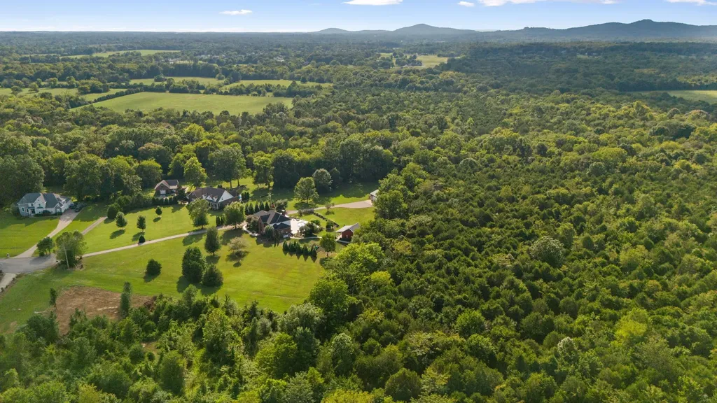 1825 N Lovvorn Road Christiana TN 37037
