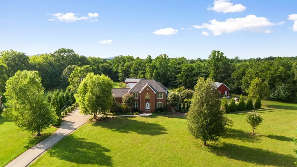 1825 N Lovvorn Road Christiana TN 37037
