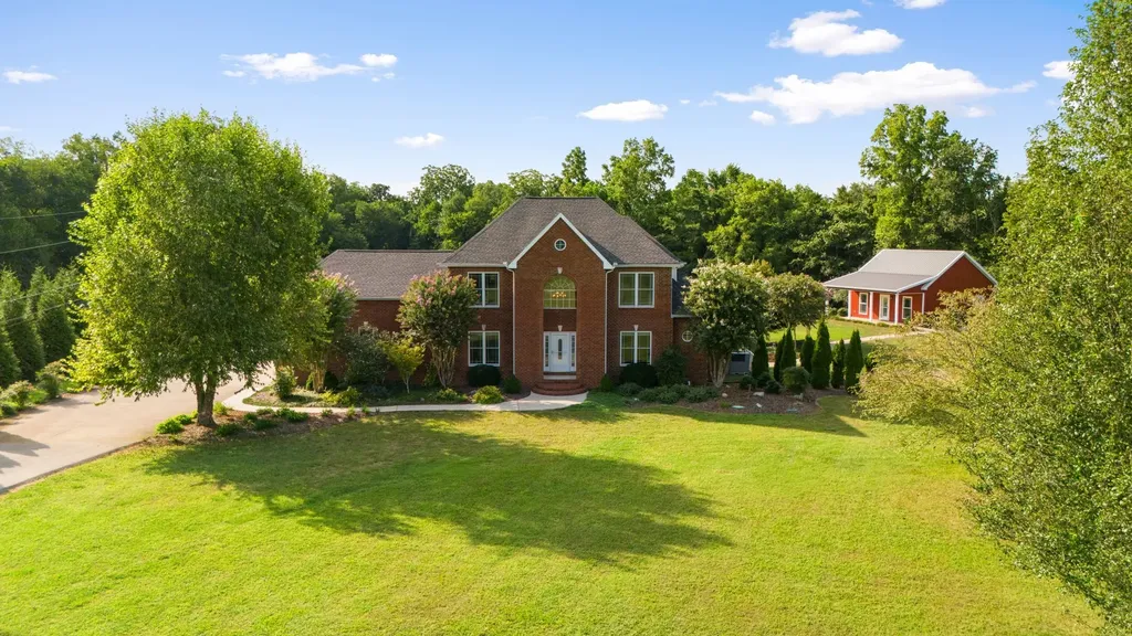 1825 N Lovvorn Road Christiana TN 37037