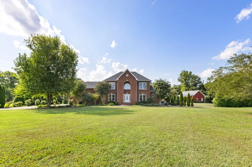 1825 N Lovvorn Road Christiana TN 37037