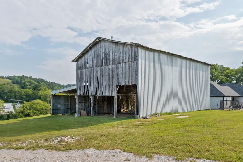 2868 Pullens Mill Road Culleoka TN 38451