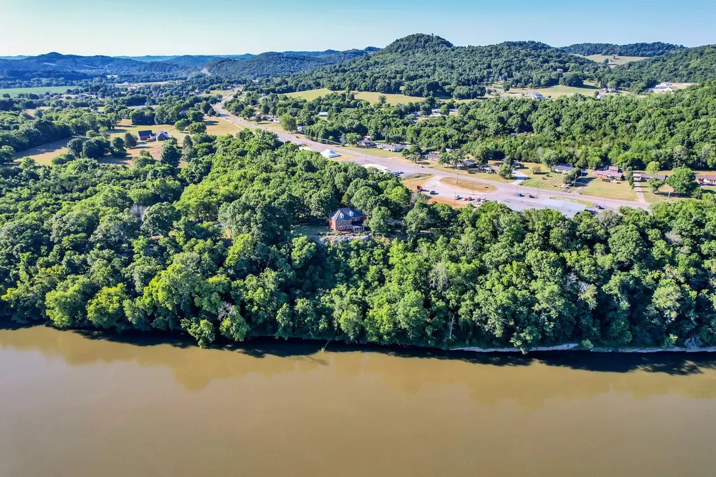 17 Corvette Lane Carthage TN 37030